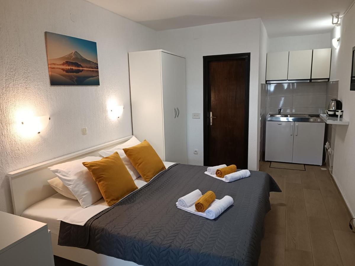 Apartments Mira Krk Крк Экстерьер фото
